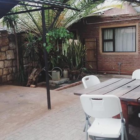 Villa Africa Guesthouse Цумеб Екстер'єр фото