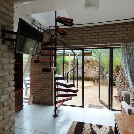 Villa Africa Guesthouse Цумеб Екстер'єр фото