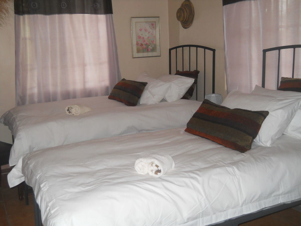 Villa Africa Guesthouse Цумеб Екстер'єр фото