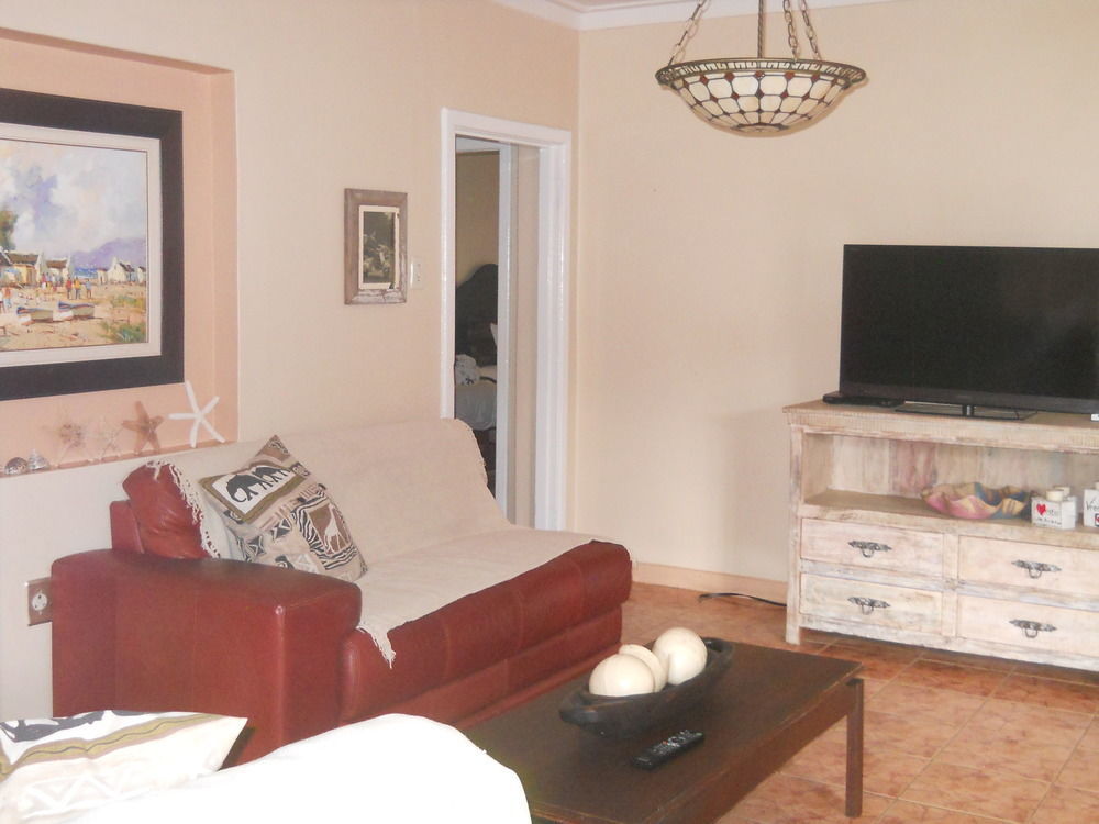 Villa Africa Guesthouse Цумеб Екстер'єр фото