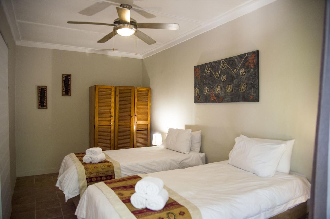 Villa Africa Guesthouse Цумеб Екстер'єр фото