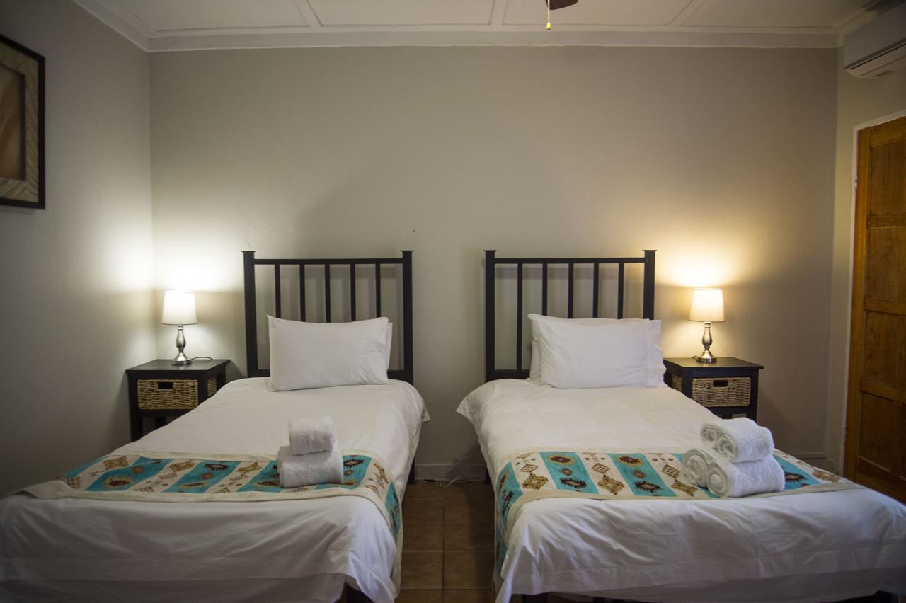 Villa Africa Guesthouse Цумеб Екстер'єр фото